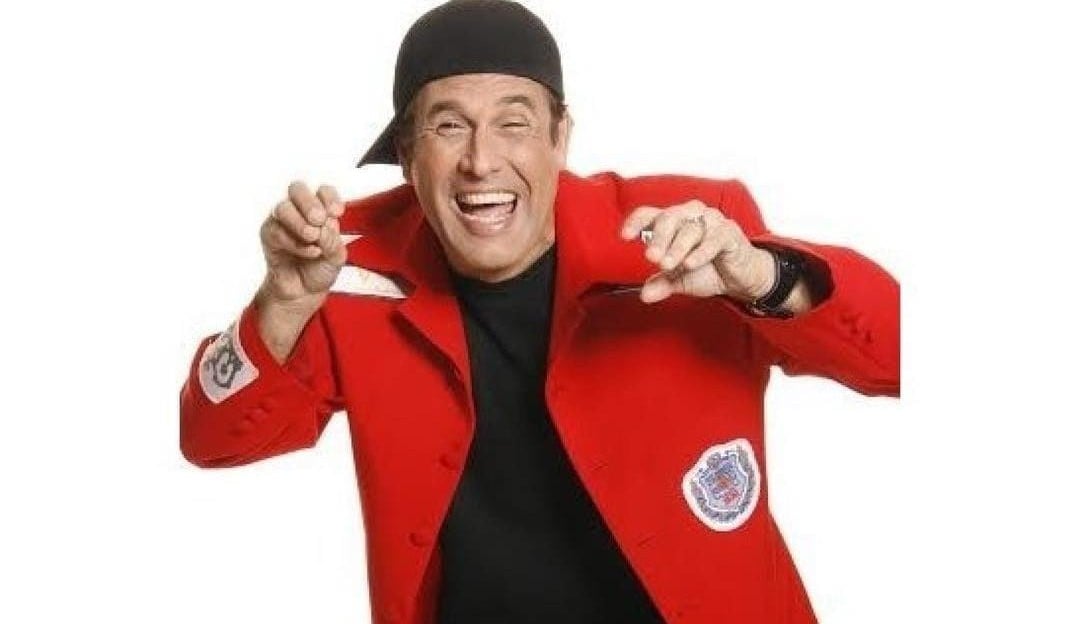 Sérgio Mallandro surge em vídeo após cirurgias nas pálpebras