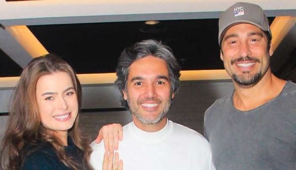 Victor Pecoraro e Rayanne Morais aparecem juntos em festa