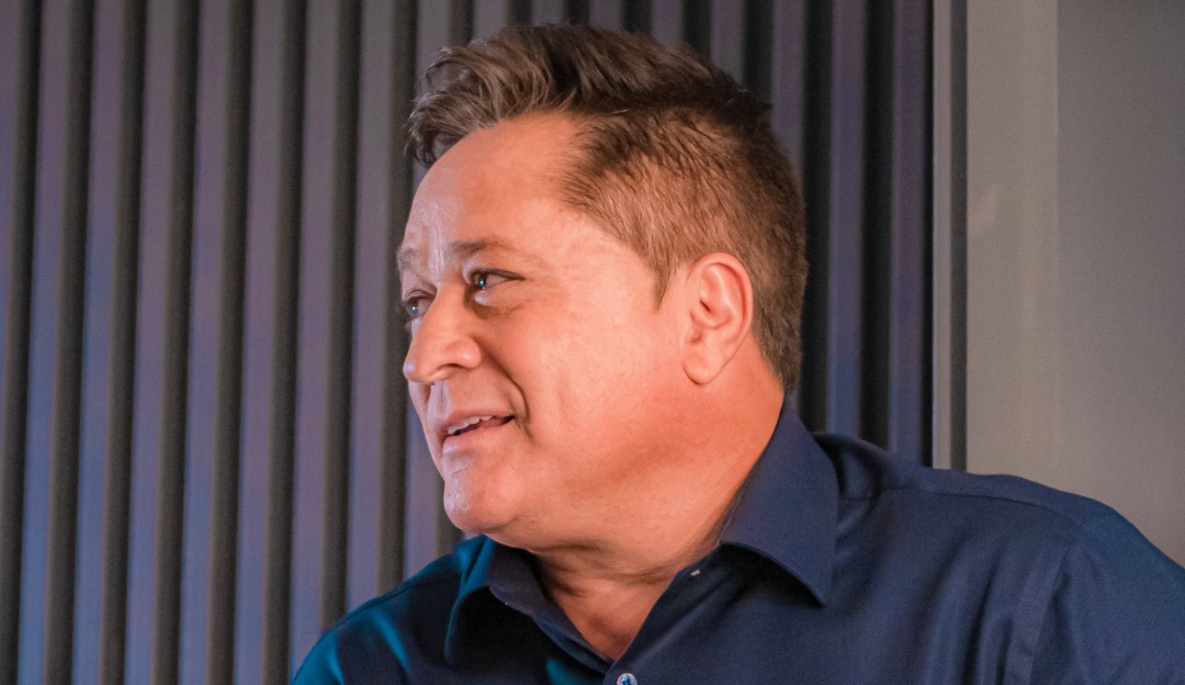 Leonardo dá selinho em fã e vídeo repercute na web