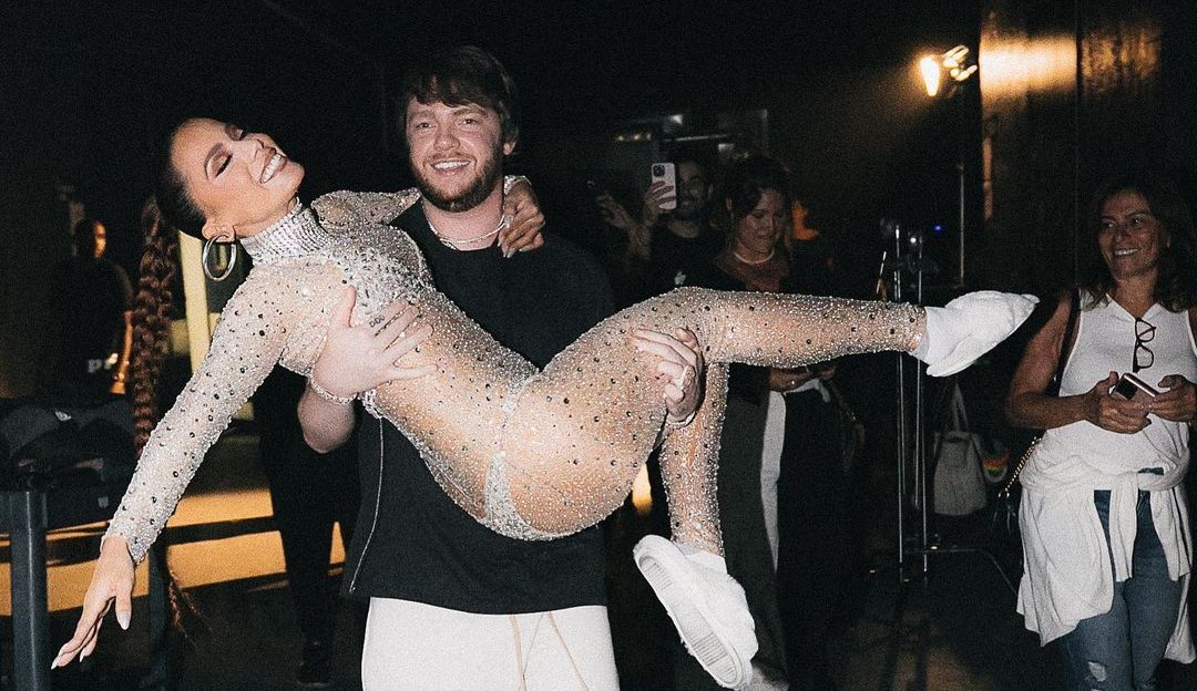 Anitta recebe ajuda do namorado, Murda Beatz, durante o pós cirúrgico de endometriose