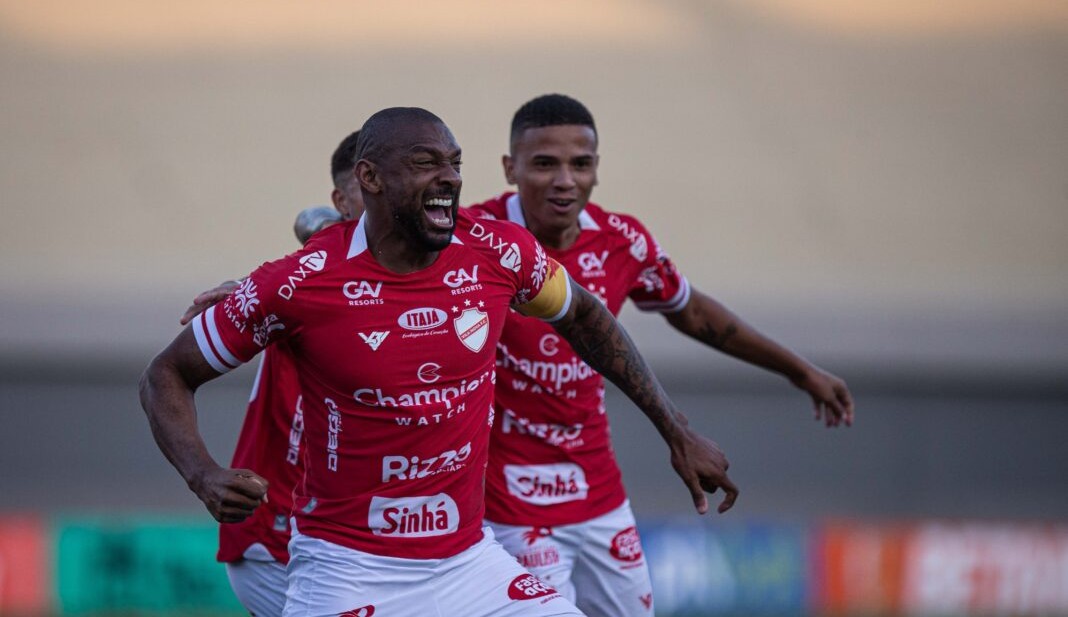 Vasco joga mal e perde para o Vila Nova no Serra Dourada