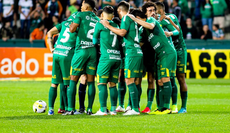 Coritiba vence o Cuiabá e se afasta do z4 do Brasileirão