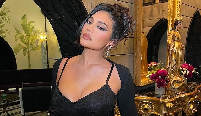 Kylie Jenner alimenta rumores de suposta gravidez