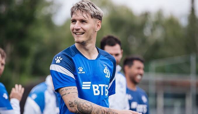 Flamengo acerta com uruguaio Varela