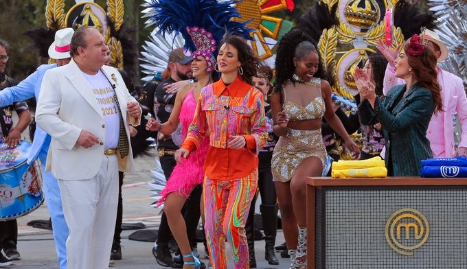 Troca de equipes e feijoada tradicional geram confusão no MasterChef