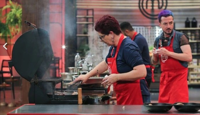 MasterChef: apaixonada pelo Brasil, eliminação de Paraskevi causa comoção