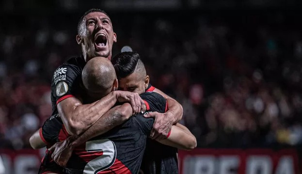 Atlético-GO vence Corinthians pelas quartas de final  da Copa do Brasil