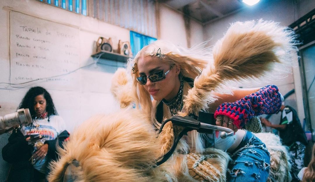 “Cachorrinhas”: Luísa Sonza conquista certificado de ouro com 8 milhões de streams