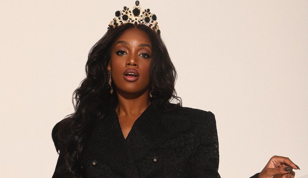 Iza exibe corpão durante passeio de lancha e recebe inúmeros elogios: “perfeita”