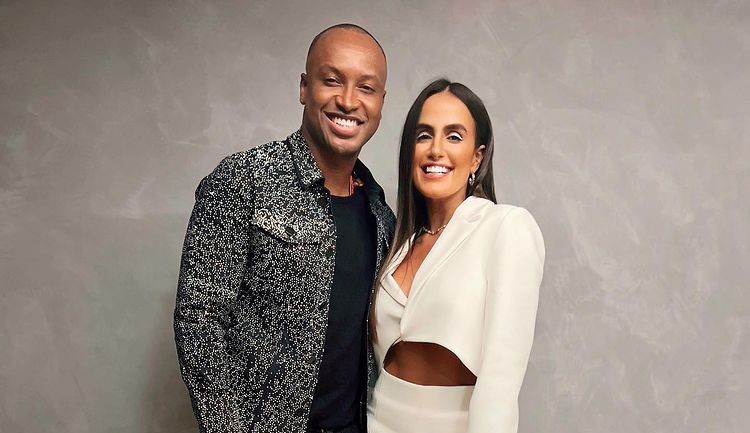 Thiaguinho e Carol Peixinho posam juntos em show no Rio de Janeiro