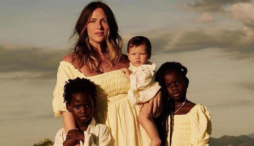 Bar publica nota de repúdio após caso de racismo com filhos de Giovanna Ewbank