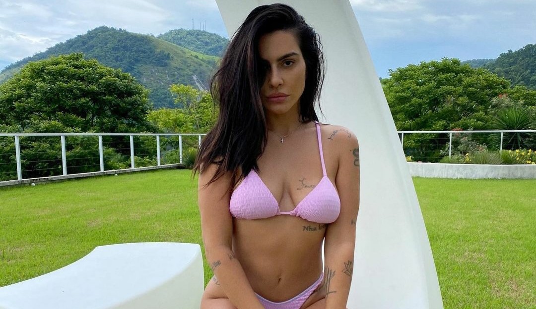 Cleo desabafa sobre doença autoimune e agradece sua equipe