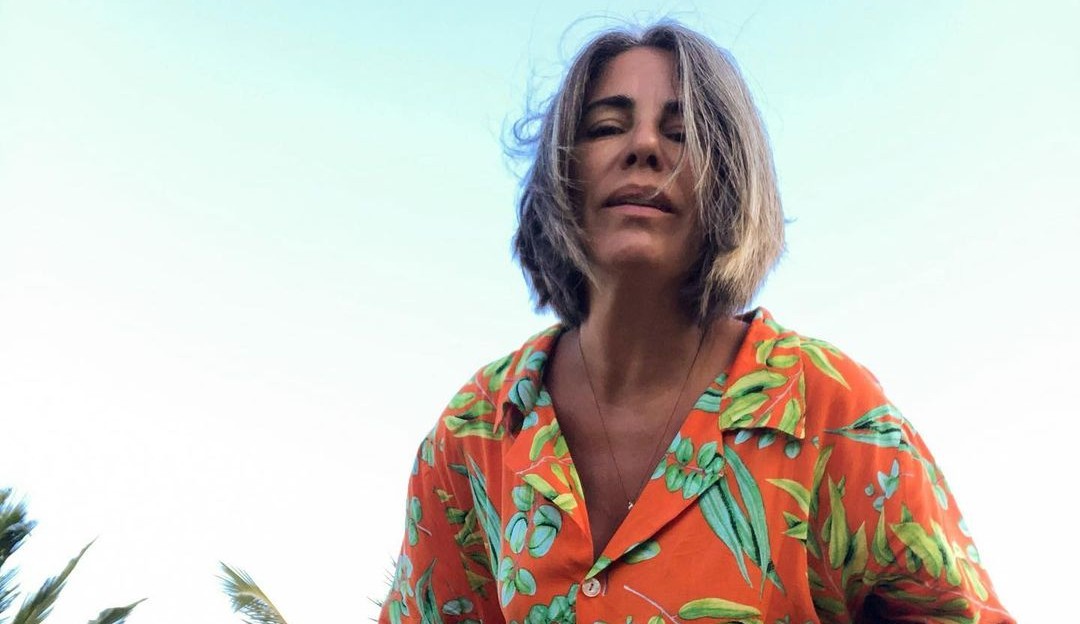 Gloria Pires posta foto e arranca elogios de seguidores