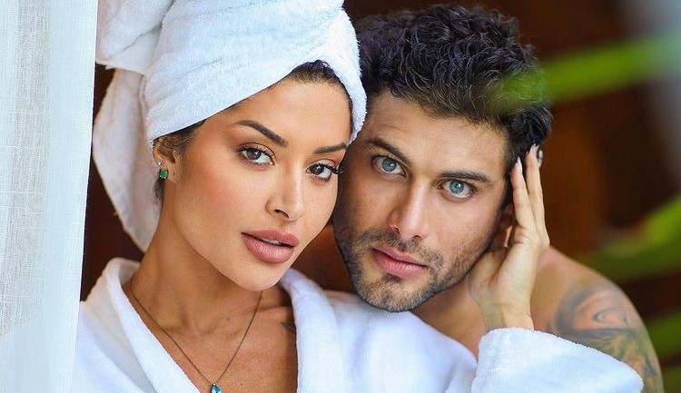 Aline Campos se declara para namorado em redes sociais