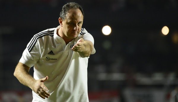 Ceni revela que pensou em colocar Reinaldo no jogo para cobrar pênalti perdido por Calleri