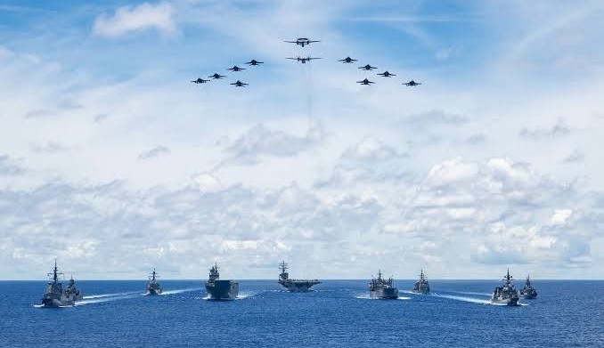 China intensifica exercícios militares e realiza testes com mísseis perto de Taiwan