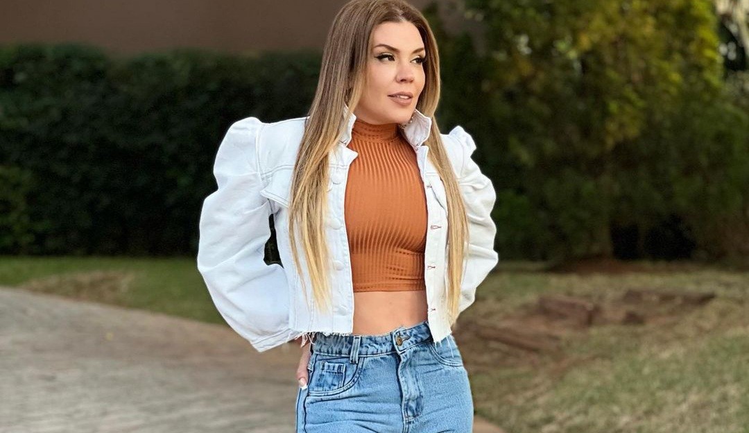 Simony comemora nas redes sociais nova sessão de quimioterapia