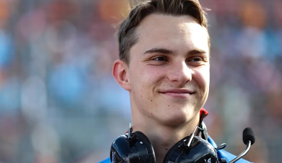 Fia reconhece contrato de Oscar Piastri para correr pela McLaren em 2023