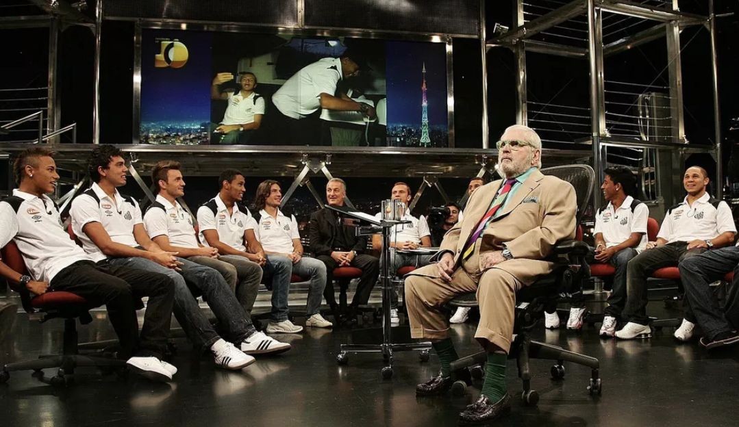 Elenco do Santos de 2010 esteve no Programa do Jô, com direito a zoeira de Neymar