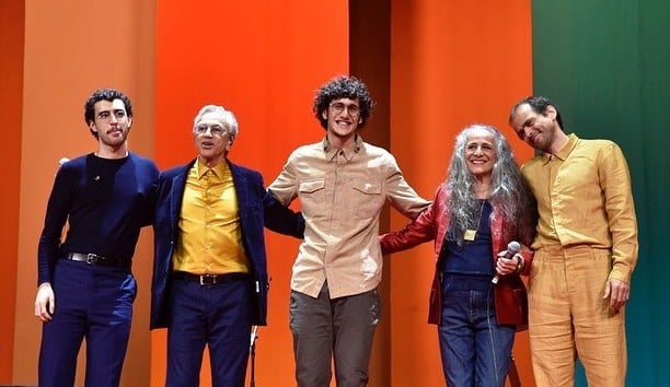 Caetano Veloso celebra 80 anos com show em família no Rio de Janeiro