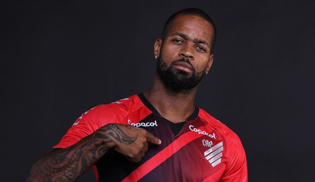 Zagueiro Dedé e Atlhetico anunciam rescisão de contrato em comum acordo