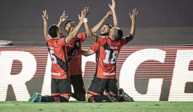 Atlético-GO faz um jogo impecável  e se classifica a semifinal da Sul-Americana