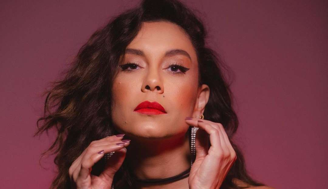 Lia Khey reage aos memes de sua participação no “Big Brother Brasil 10”