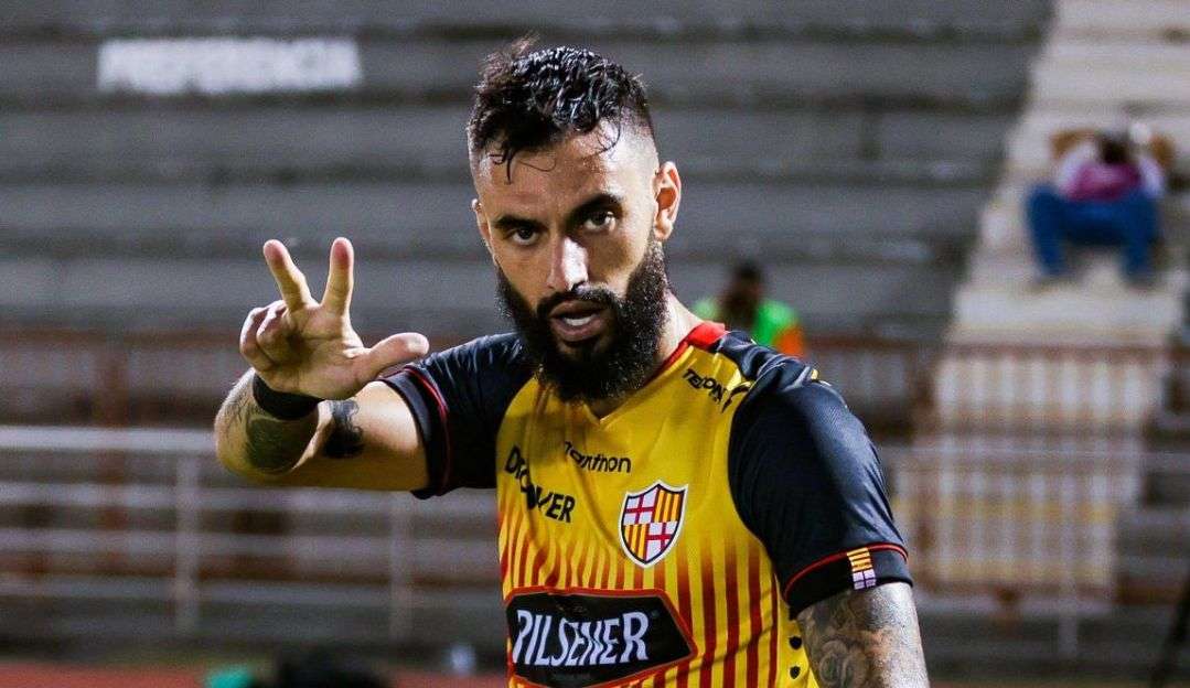 Gonzalo Mastriani chega ao Brasil para fechar com América-MG