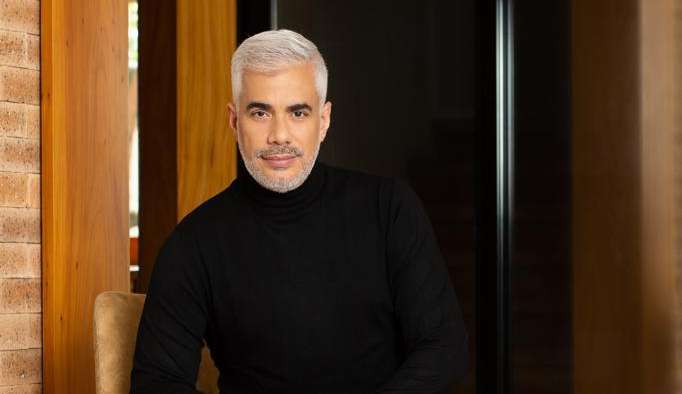 Silvio Cruz, estilista queridinho das celebridades, inaugura novo atelier no Rio de Janeiro