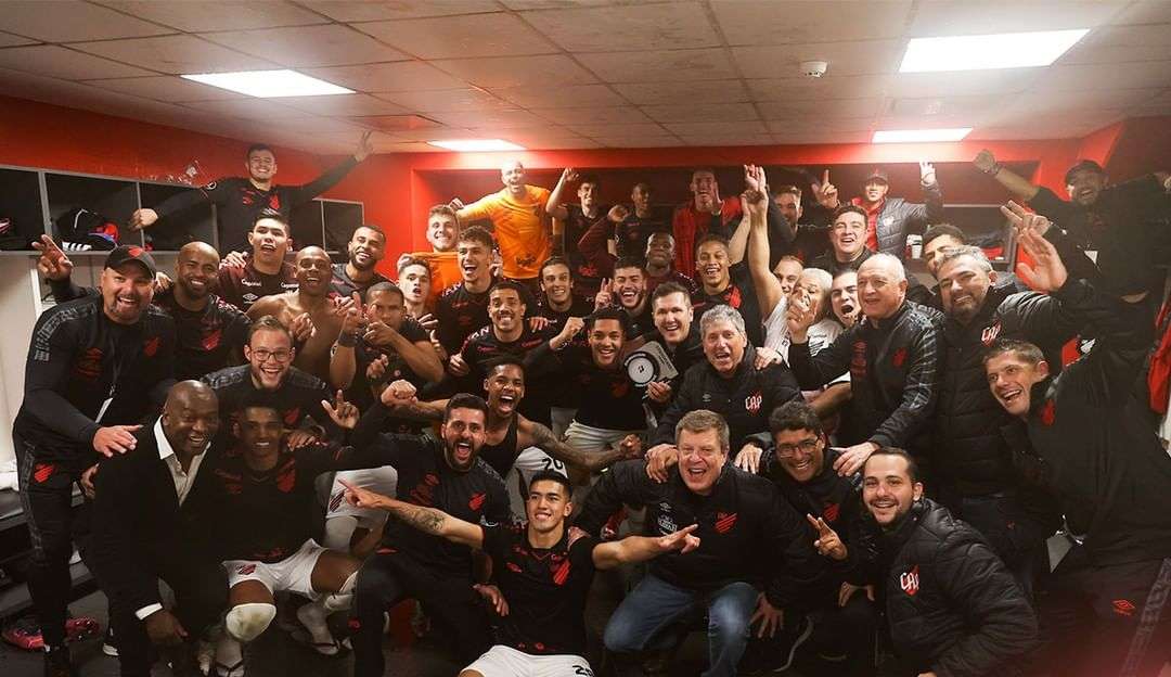 Athletico-PR marca no fim do jogo, e garante vaga nas semifinais da Libertadores