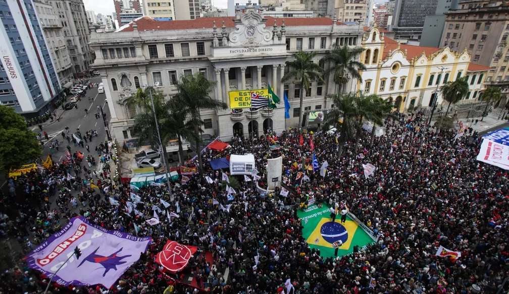 Carta de defesa a democracia é lançada oficialmente e alcança mais de 1 milhão de assinaturas