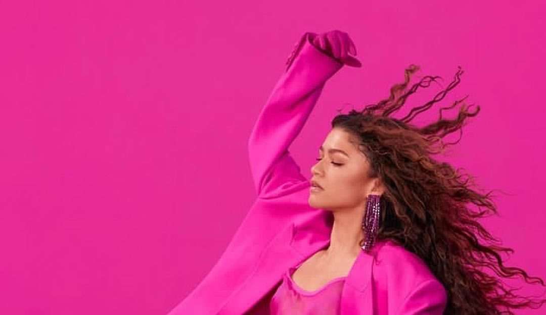 Mundo da moda: Looks que estão em alta entre os famosos