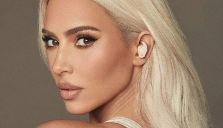 Apple faz parceria com Kim Kardashian em nova coleção do Beats Fit Pro