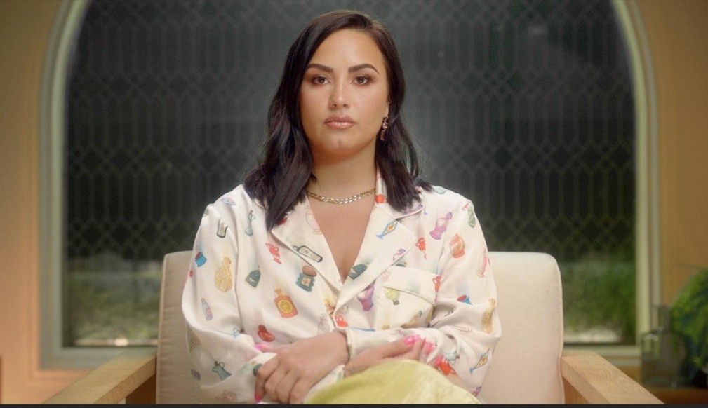 Em documentário, Demi Lovato conta sobre sua overdose. “Estou na minha sétima vida”.