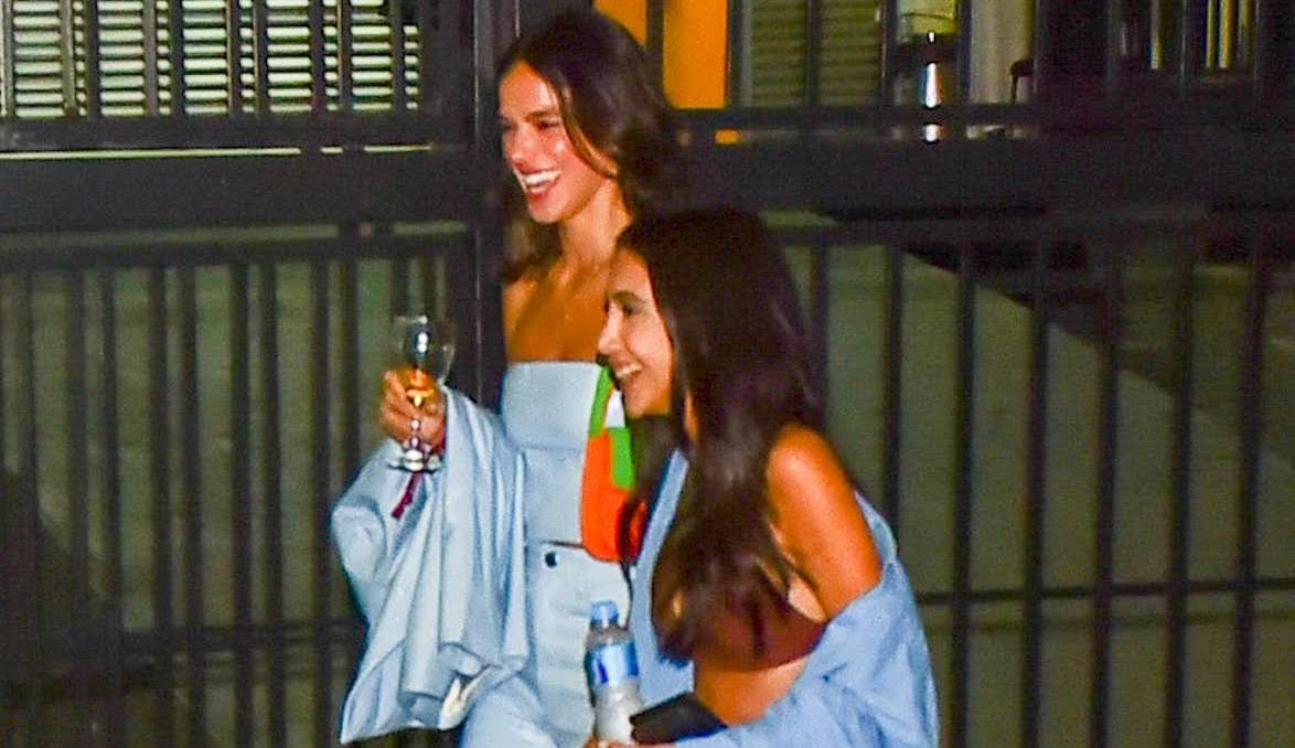 Bruna Marquezine é vista prestigiando o show de Manu Gavassi no Rio de Janeiro