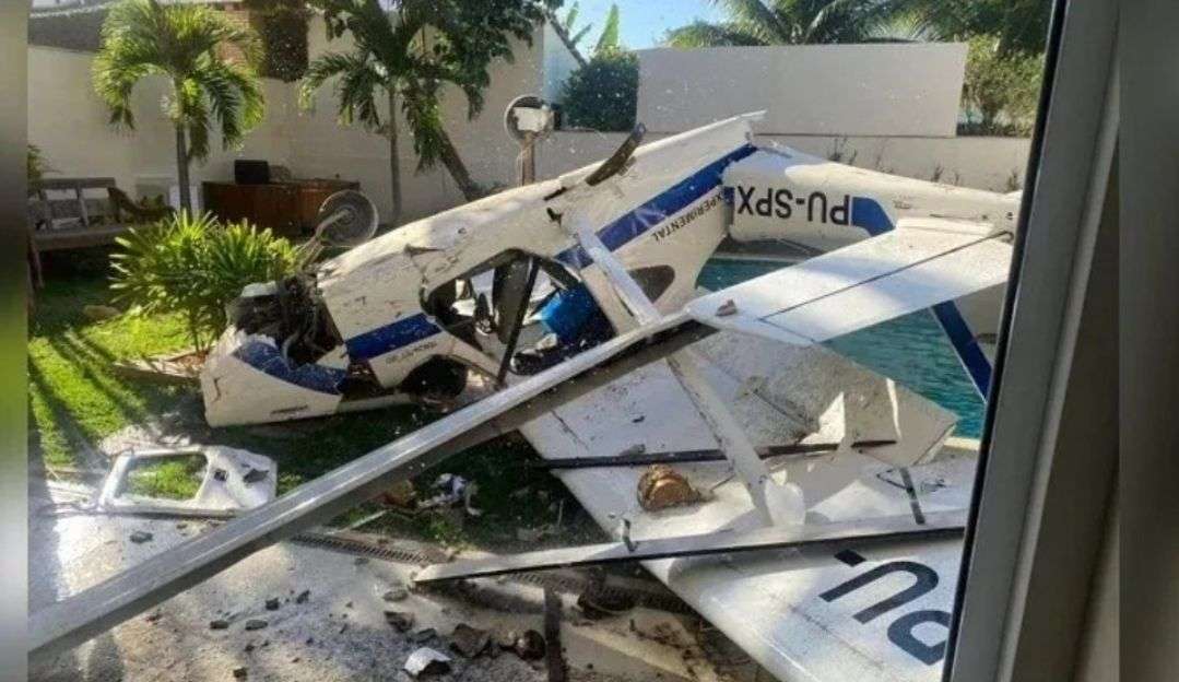 Ultraleve cai em residência na Barra da Tijuca e deixa dois feridos