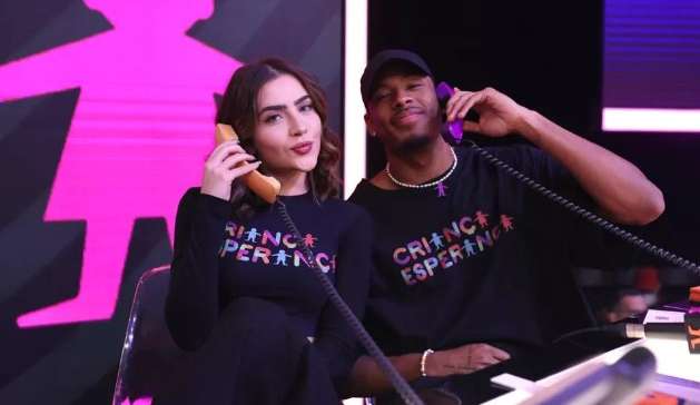 Jade Picon e Paulo André se encontram nos bastidores do “Criança Esperança”