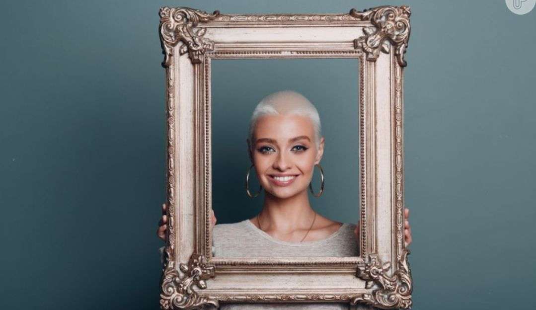 Cabelo platinado no inverno: saiba como criar a rotina ideal