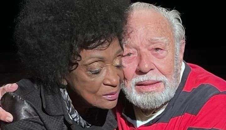 Em cartaz com “A vida Não é Justa”, Lea Garcia e Emiliano Queiroz celebram 70 anos de carreira