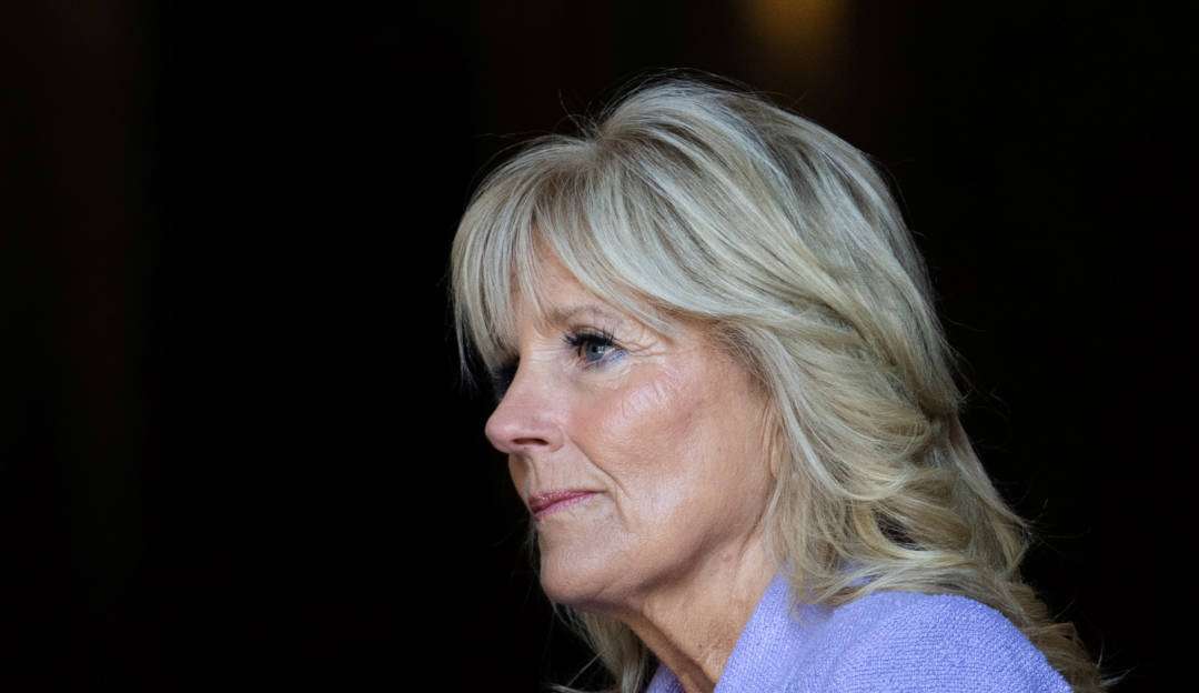 Jill Biden, primeira-dama dos EUA, testa positivo para Covid-19