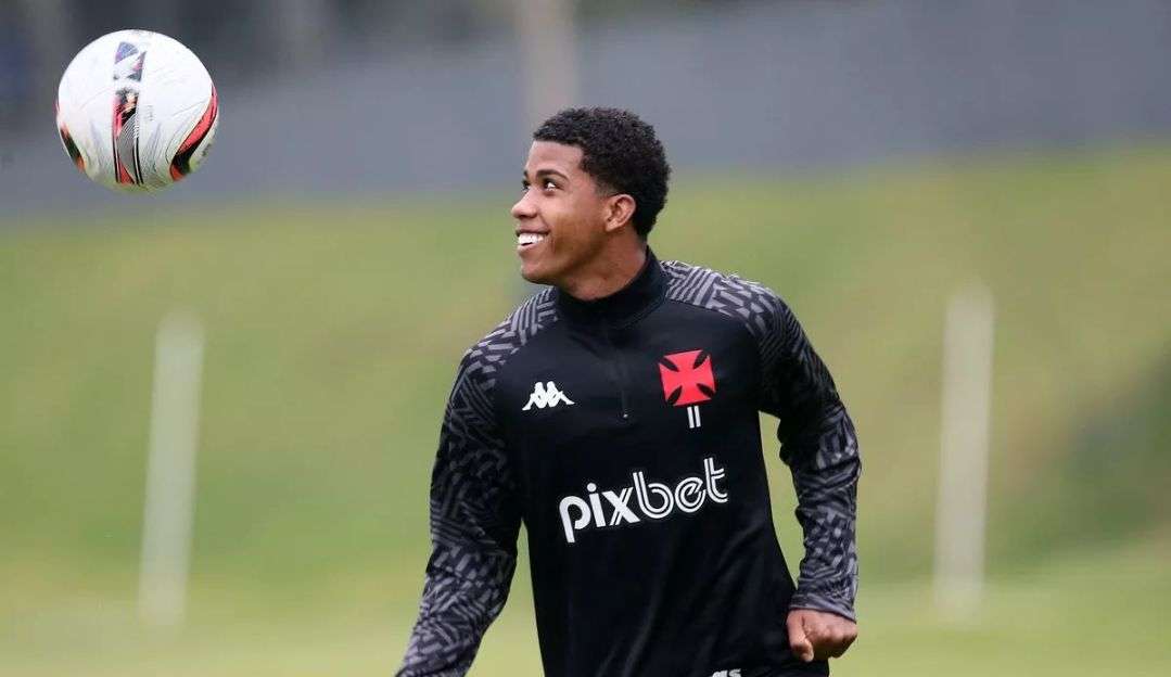 Flamengo demonstra interesse em Andrey Santos, revelação do Vasco