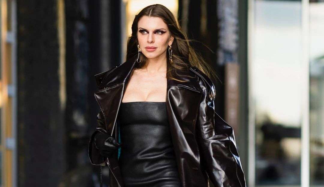 Como Julia Fox se tornou o ícone fashion do momento