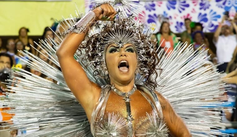 Estilista acusa Giovana Angélica por calote, e a rainha de bateria retruca