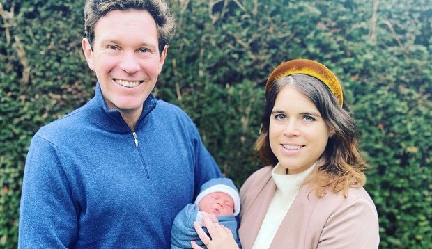 Princesa Eugenie apresenta seu primogênito pela primeira vez