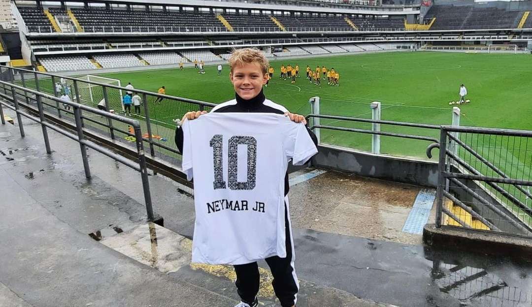 Filho de Neymar, Davi Lucca visita a Vila Belmiro