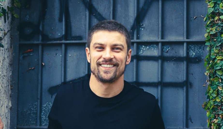 Raphael Sander, ex-Ilha Record, conta a experiência após o reality