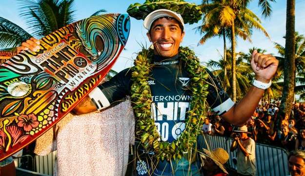 Miguel Pupo vence Kauli Vaast e é campeão em Teahupoo