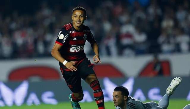 West Ham quer jogador Lázaro do flamengo
