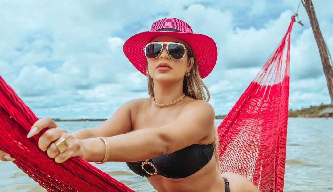 Deolane Bezerra quer arrasar na “Fazenda 14”: lançando coleção de biquíni