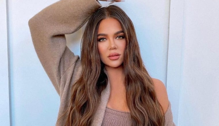 Khloé Kardashian posta foto com anel gigante gerando boatos de noivado